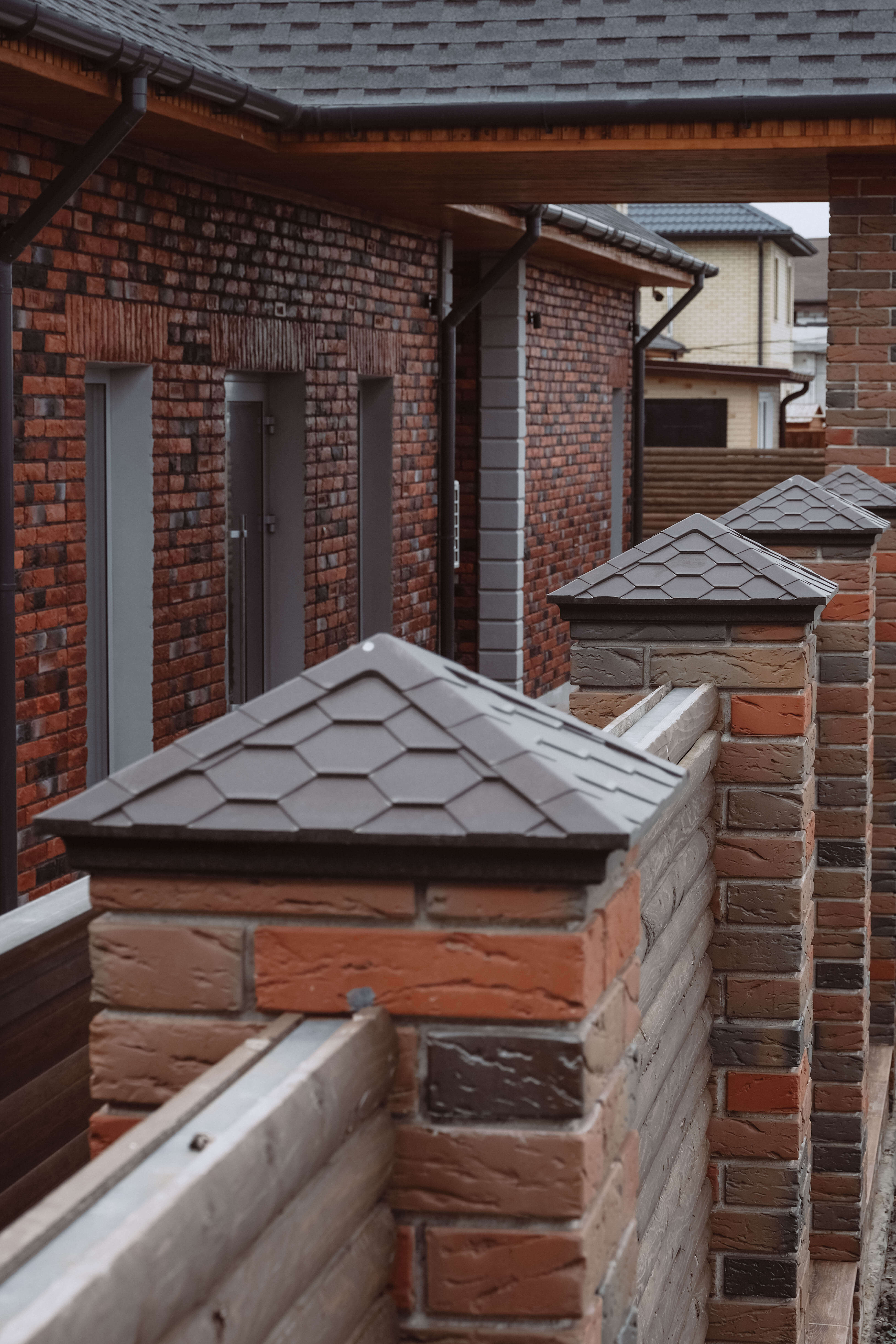 Колпак Zking Эверест Коричневый на столб 1.5х1.5 кирпича (390х390мм) в Светлограде фото